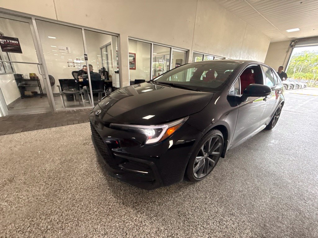 Used 2025 Toyota Corolla SE FWD image 1
