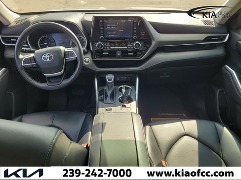 Used 2022 Toyota Highlander XLE FWD image 15