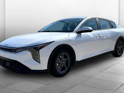 Used 2025 Kia K4 FWD image 3