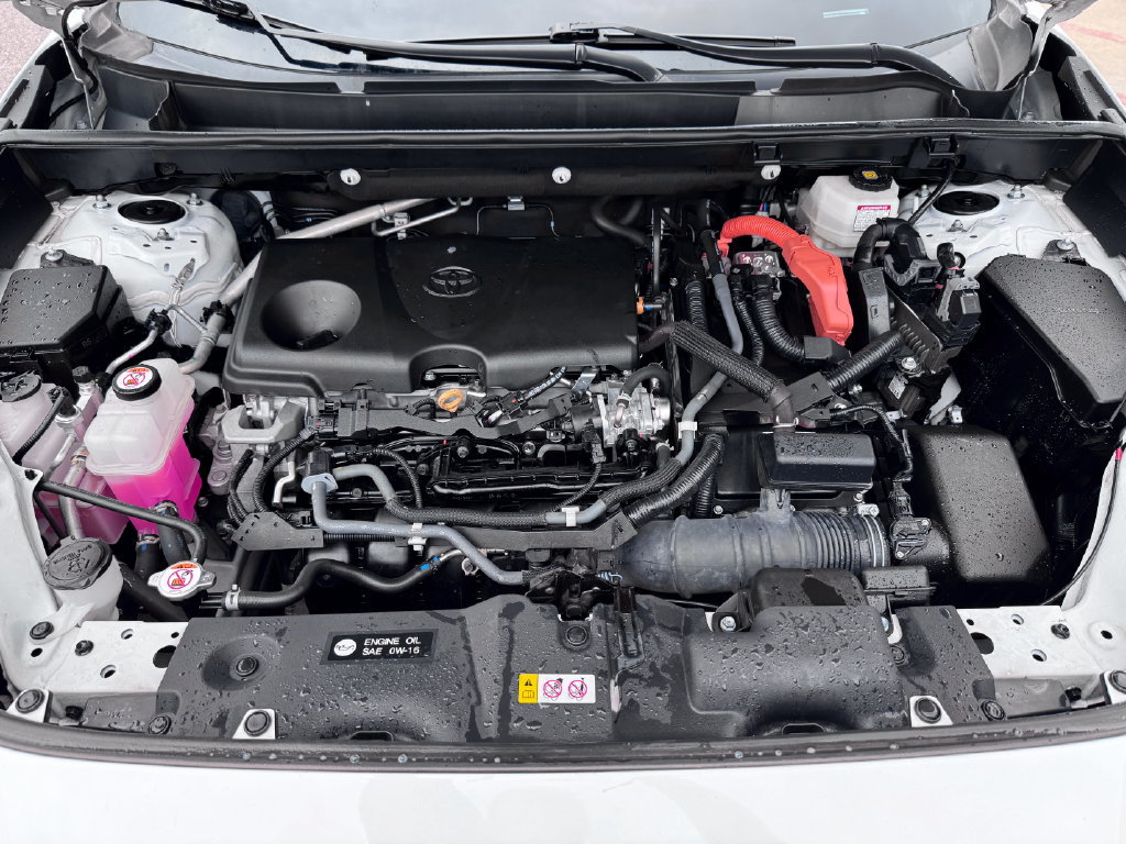 Used 2022 Toyota RAV4 LE AWD/4WD image 15