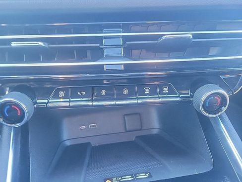 Certified 2024 Chevrolet Traverse RS w/ LPO, Floor Liner Package image 19