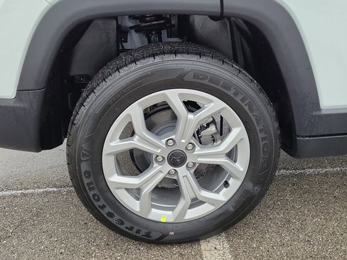 New 2026 Jeep Compass Latitude image 7