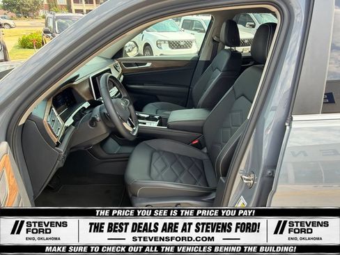 Used 2025 Volkswagen Atlas SE AWD/4WD image 13
