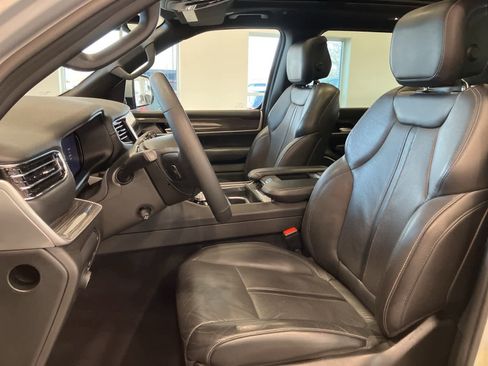 Used 2022 Jeep Wagoneer Series II w/ Premium Group I image 12