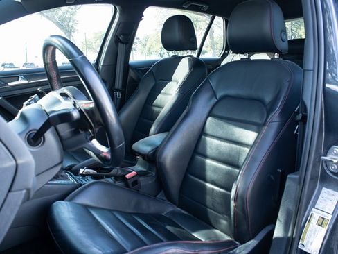 Used 2020 Volkswagen GTI SE image 7