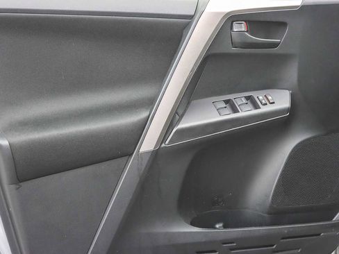 Used 2018 Toyota RAV4 LE image 19