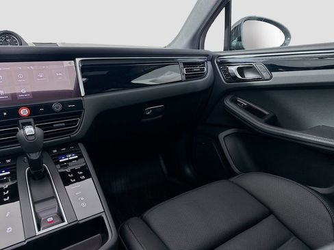 New 2026 Porsche Macan image 26