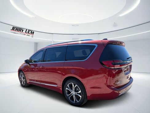 New 2026 Chrysler Pacifica Pinnacle FWD image 5