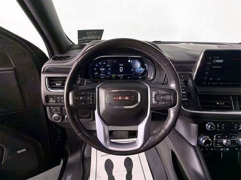 Used 2022 GMC Yukon XL SLT image 11
