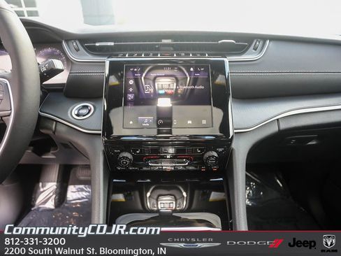 New 2025 Jeep Grand Cherokee L Altitude image 14