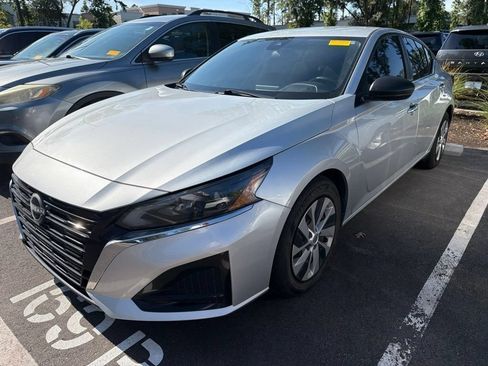 Used 2024 Nissan Altima 2.5 S FWD image 1