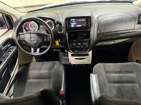 Used 2019 Dodge Grand Caravan SE FWD image 47