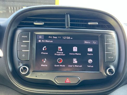 Used 2023 Kia Soul LX w/ Option Group 015 FWD image 18