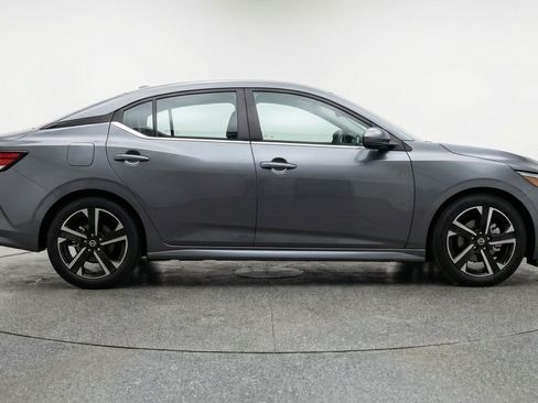 Used 2025 Nissan Sentra SV FWD image 11