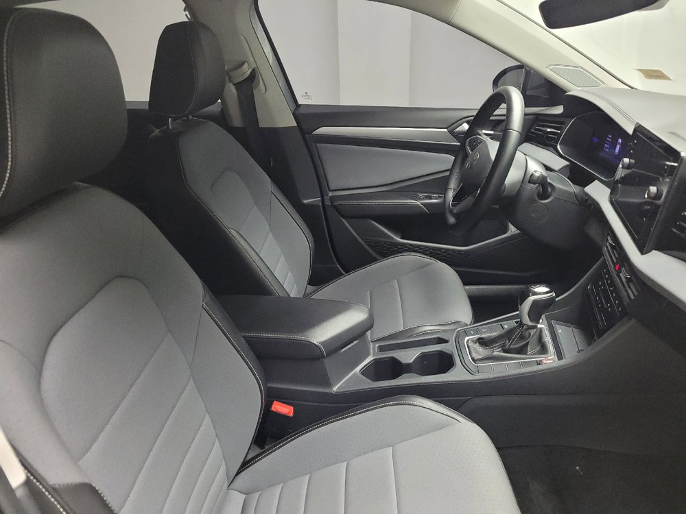 Used 2025 Volkswagen Jetta SE FWD image 21