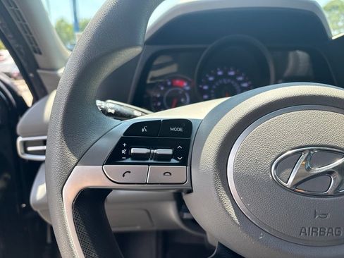 Used 2023 Hyundai Elantra SEL w/ Preferred Accessory Package FWD image 21
