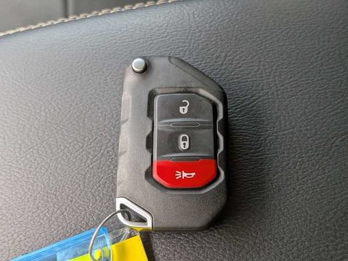 Used 2023 Jeep Wrangler Unlimited Sahara AWD/4WD image 33