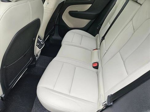 Used 2025 Volvo XC40 B5 Plus image 17