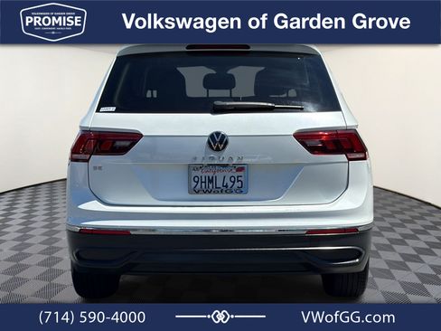 Used 2023 Volkswagen Tiguan SE w/ Panoramic Sunroof Package FWD image 7