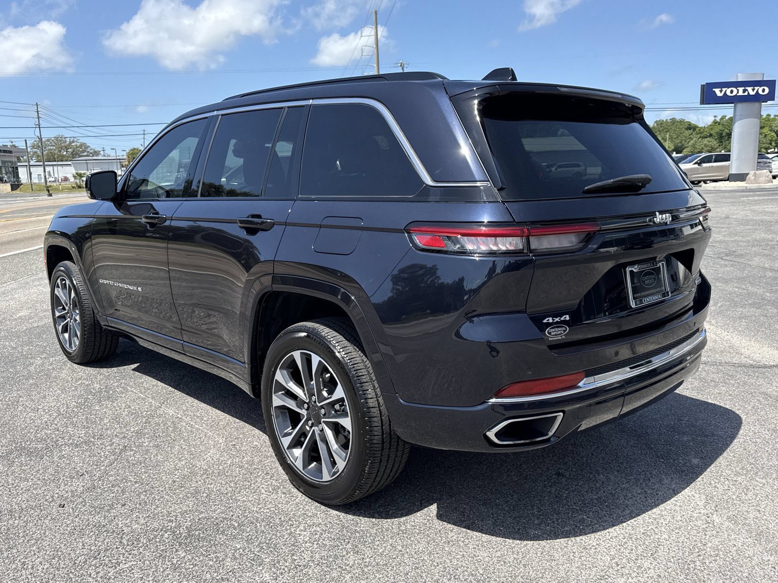 Used 2024 Jeep Grand Cherokee Overland AWD/4WD image 3