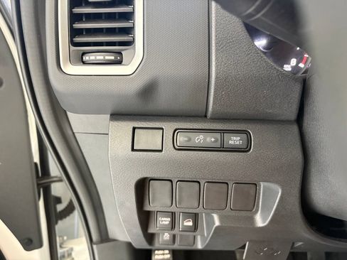 Used 2023 Nissan Frontier SV w/ Tow Package AWD/4WD image 7