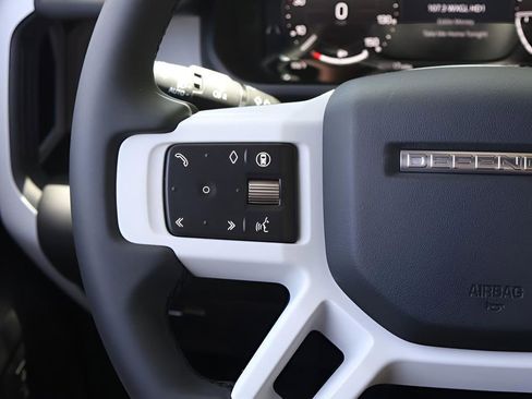 New 2025 Land Rover Defender 90 X-Dynamic SE AWD/4WD image 15