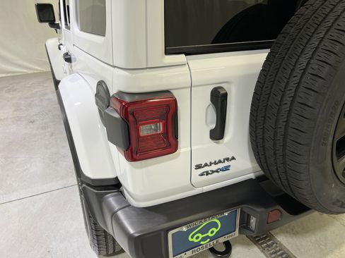 Used 2025 Jeep Wrangler Unlimited Sahara AWD/4WD image 10