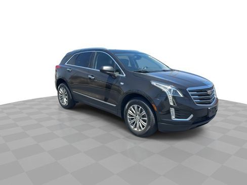 Used 2017 Cadillac XT5 Luxury FWD image 2