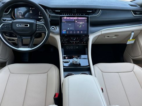 New 2025 Jeep Grand Cherokee L Limited w/ Luxury Tech Group II image 13