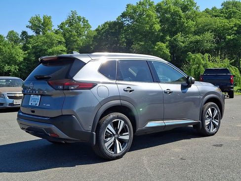 Used 2023 Nissan Rogue SL AWD/4WD image 6