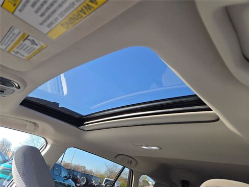 Used 2023 Subaru Outback Premium image 28