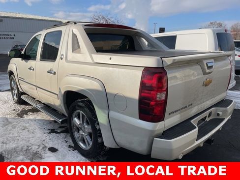 Used 2013 Chevrolet Avalanche LTZ image 11