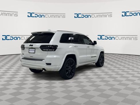Used 2018 Jeep Grand Cherokee Altitude AWD/4WD image 8