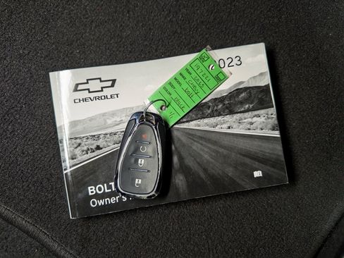 Used 2023 Chevrolet Bolt EUV LT w/ Driver Confidence Package FWD image 21