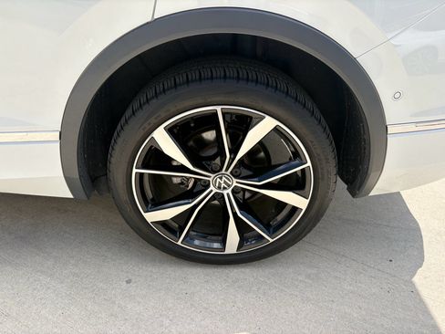 Used 2024 Volkswagen Tiguan SEL R-Line AWD/4WD image 39