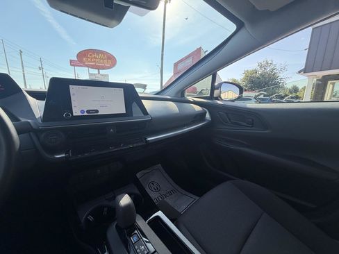 Used 2025 Toyota Prius LE FWD image 23