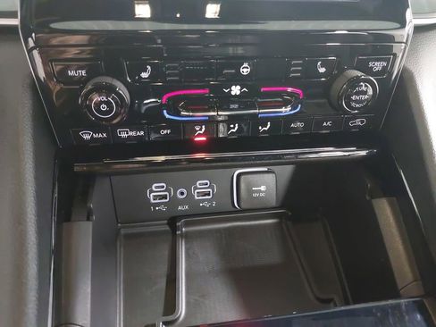 Used 2023 Jeep Grand Cherokee Altitude image 21