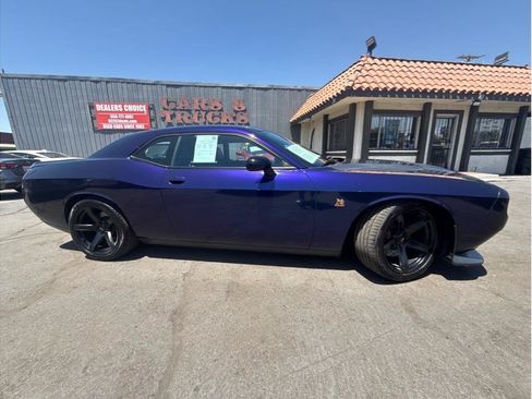 Used 2016 Dodge Challenger R/T Scat Pack w/ Leather Interior Group RWD image 4