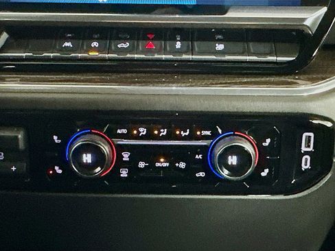 Used 2025 Chevrolet Silverado 1500 LT image 17