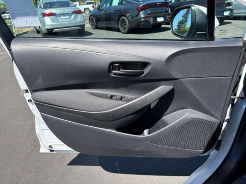 Used 2025 Toyota Corolla LE FWD image 18