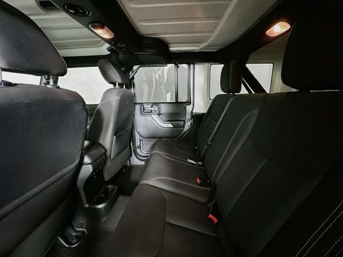 Used 2017 Jeep Wrangler Unlimited Rubicon w/ Connectivity Group AWD/4WD image 21