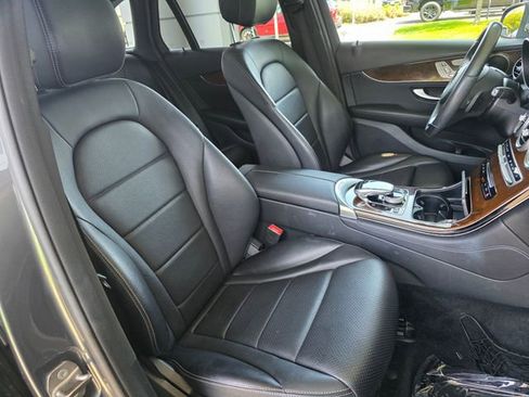 Used 2017 Mercedes-Benz GLC 300 4MATIC image 11