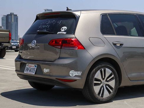 Used 2016 Volkswagen e-Golf SE w/ DC Fast Charging Package FWD image 9