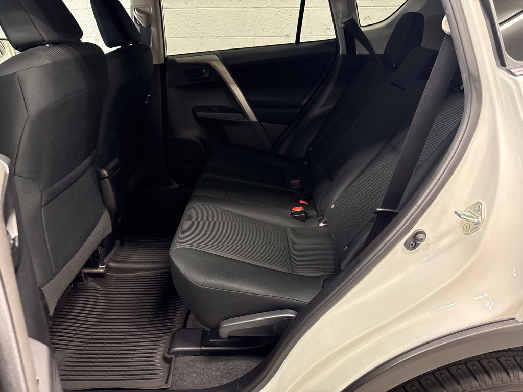 Used 2016 Toyota RAV4 LE AWD/4WD image 18
