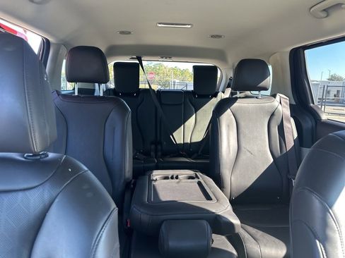 Used 2024 Kia Carnival LX image 21