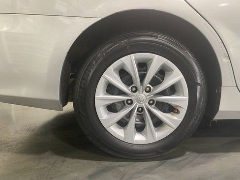 Used 2016 Toyota Camry LE FWD image 11