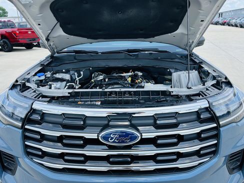 Used 2025 Ford Explorer Active AWD/4WD image 47
