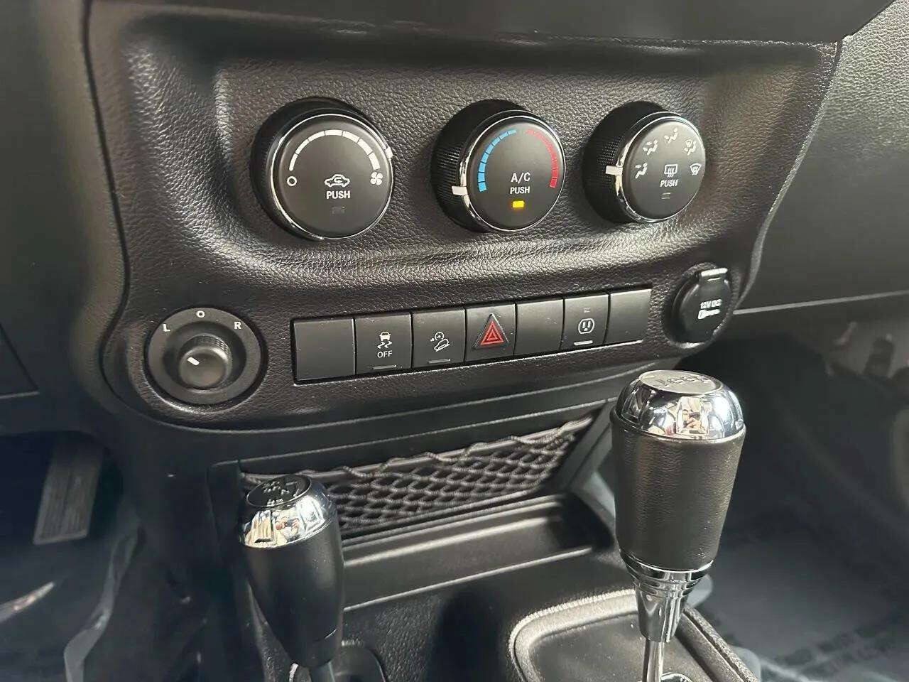 Used 2015 Jeep Wrangler Unlimited Rubicon w/ Dual Top Group AWD/4WD image 48