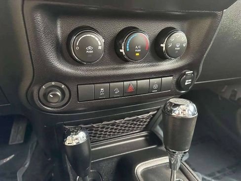 Used 2015 Jeep Wrangler Unlimited Rubicon w/ Dual Top Group AWD/4WD image 48