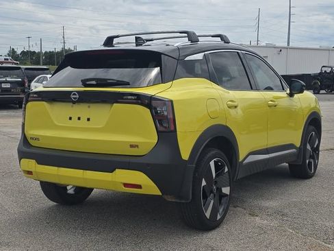 Used 2026 Nissan Kicks SR FWD image 5